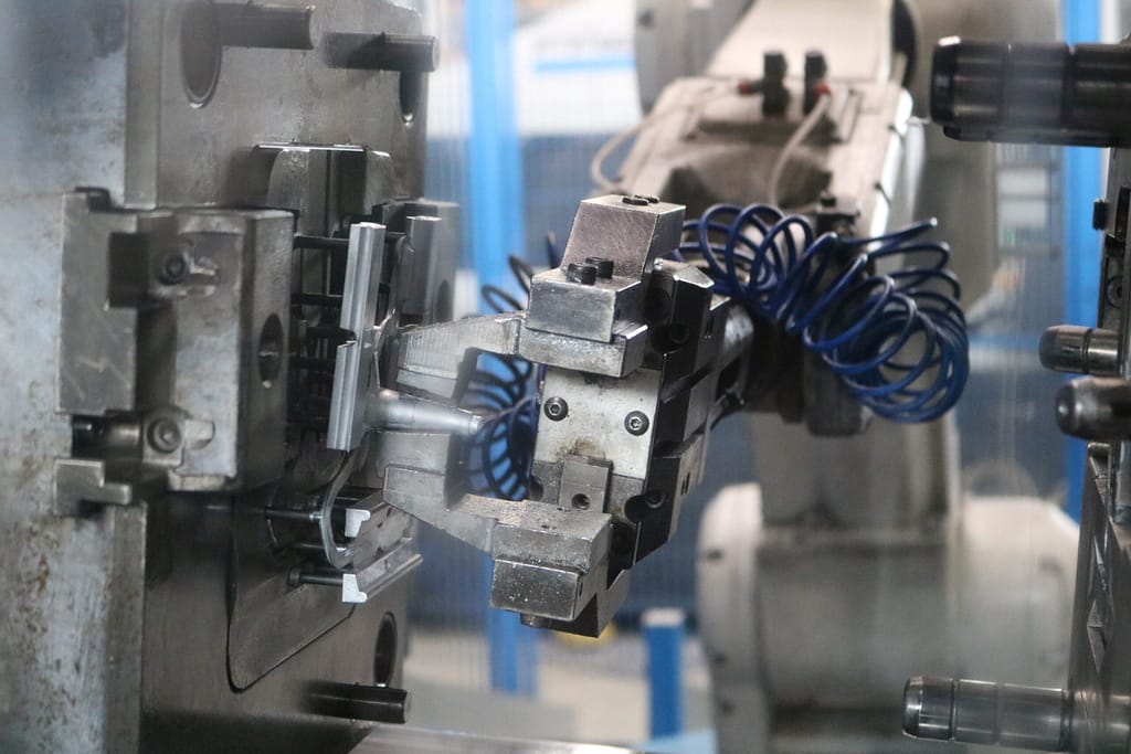 stampata presa da robot dopo estrazione 1 scaled - Micrometal