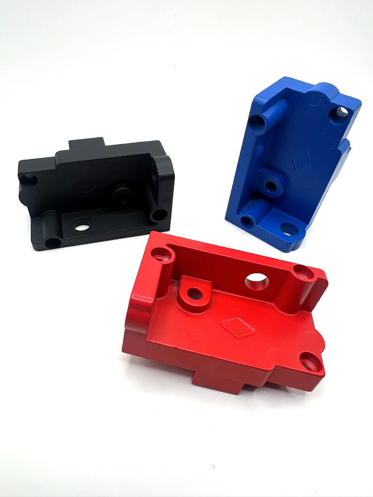 particolari verniciati nero blu e rosso 9 - Micrometal