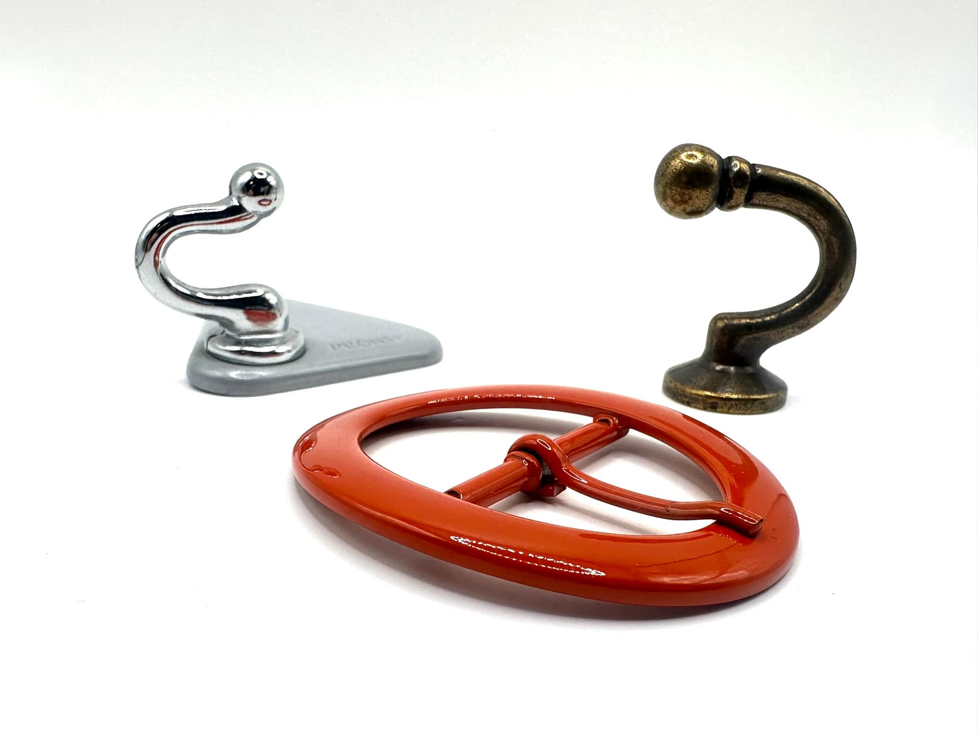 Accessori casa in zama con finiture cromo, bronzo e laccatura - Micrometal