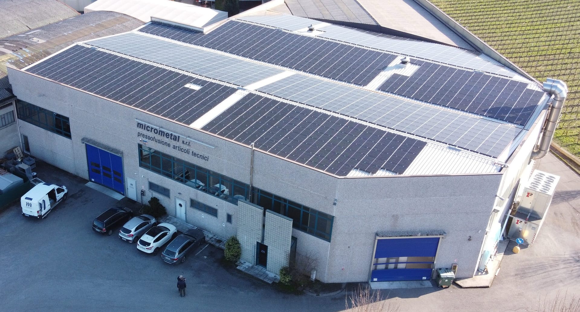 Sede Micrometal Erbusco vista aerea con impianto fotovoltaico 263 kWp - sostenibilità ESG